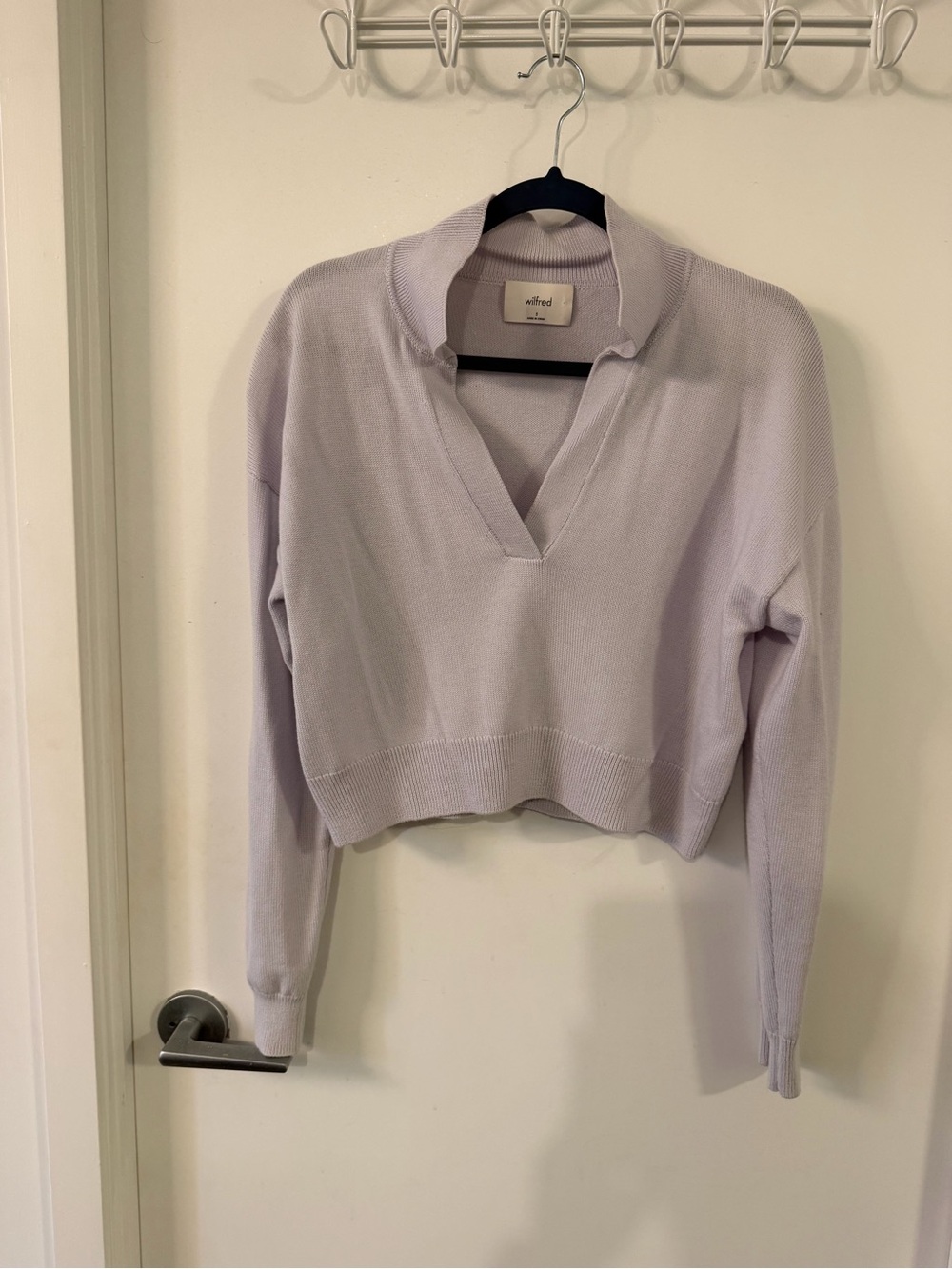 Aritzia Wilfred Merino Wool V-Neck Cropped Sweater (Lavender)